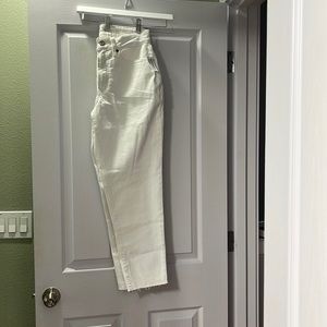 Never worn women’s white curvy straight jeans- Old Navy size 8